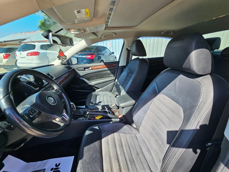 Volkswagen Passat Vehicle Image 11