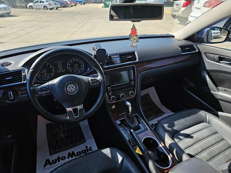 Volkswagen Passat Vehicle Image 14