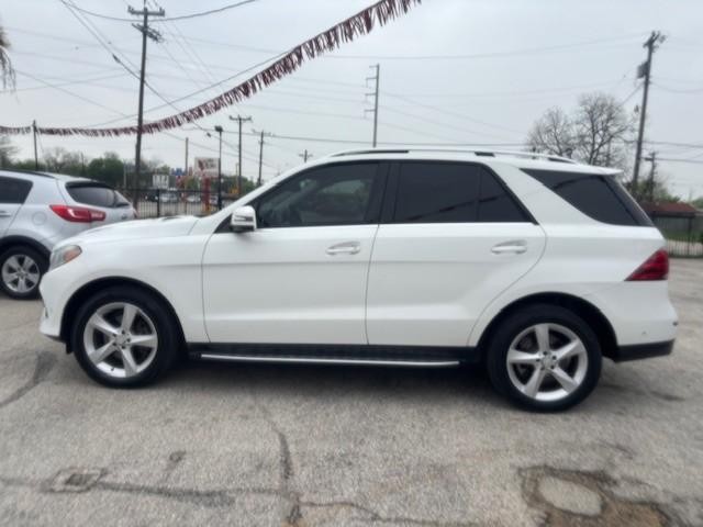 Mercedes-Benz GLE Vehicle Image 02