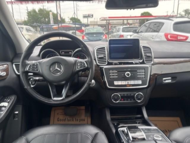 Mercedes-Benz GLE Vehicle Image 11