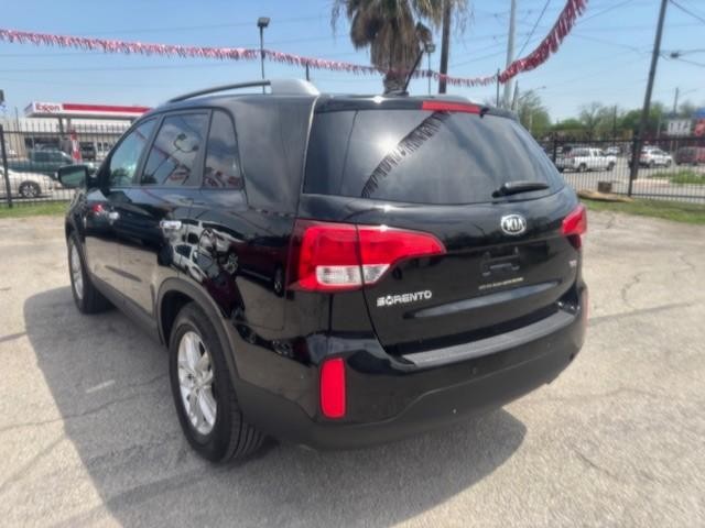 Kia Sorento Vehicle Image 03