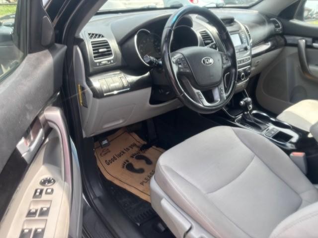 Kia Sorento Vehicle Image 10