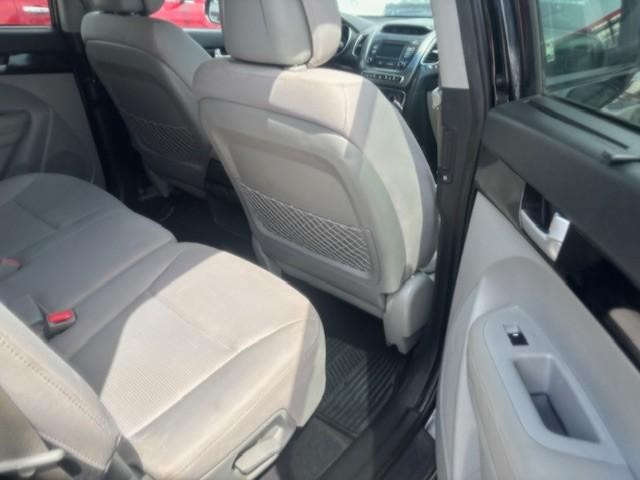 Kia Sorento Vehicle Image 15