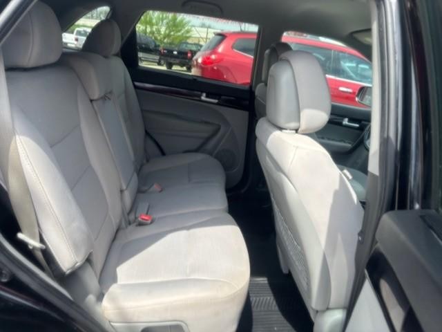 Kia Sorento Vehicle Image 16
