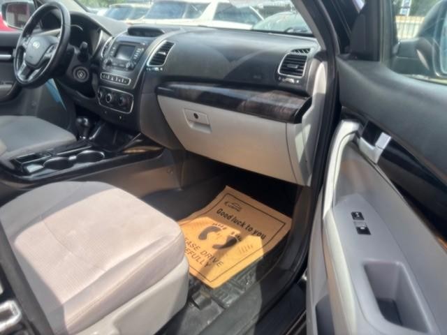 Kia Sorento Vehicle Image 17