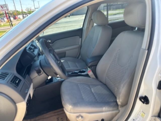 Ford Fusion Vehicle Image 11