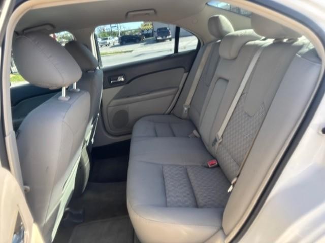 Ford Fusion Vehicle Image 14