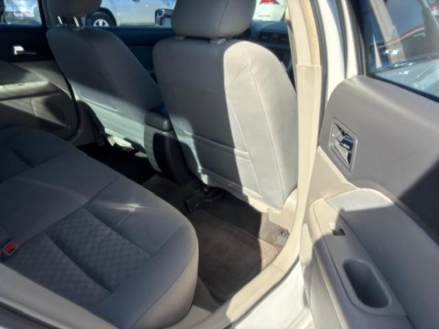 Ford Fusion Vehicle Image 15