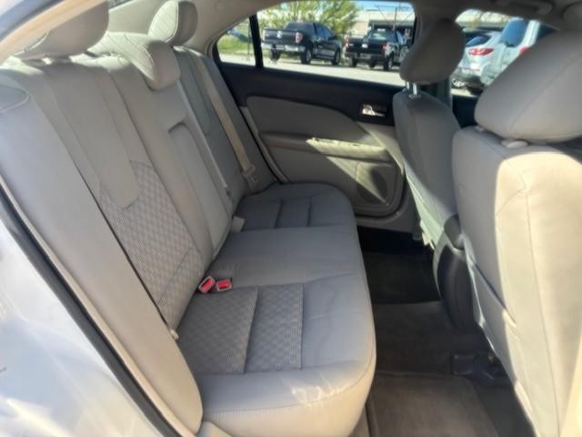 Ford Fusion Vehicle Image 16