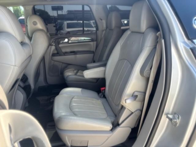 Buick Enclave Vehicle Image 15