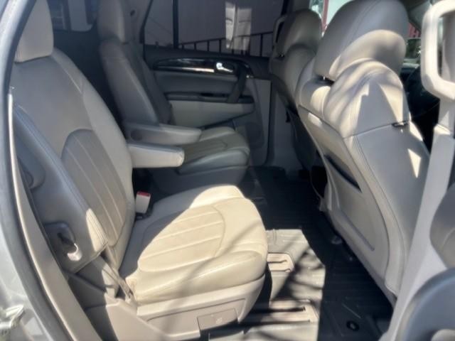 Buick Enclave Vehicle Image 17