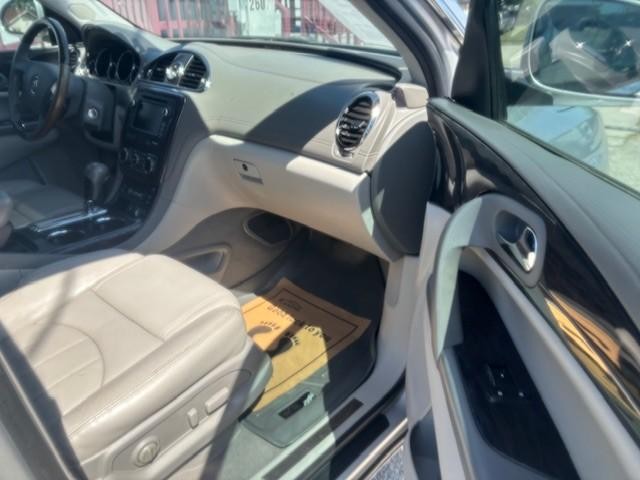 Buick Enclave Vehicle Image 18