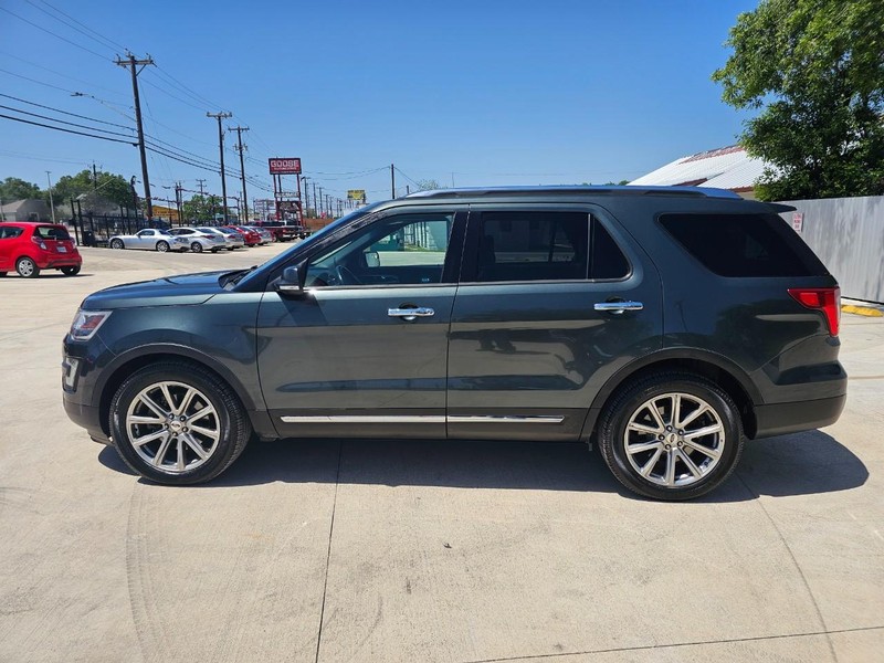 Ford Explorer Vehicle Image 02
