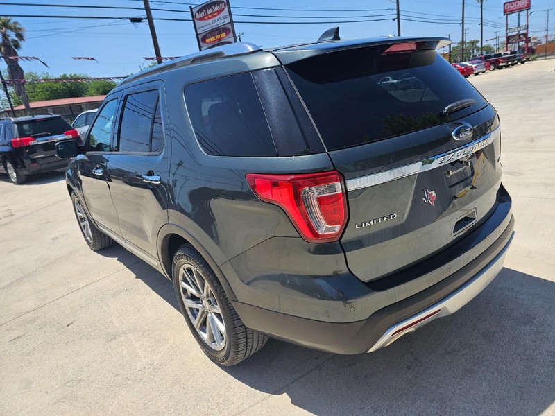 Ford Explorer Vehicle Image 03