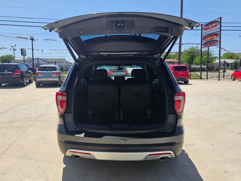 Ford Explorer Vehicle Image 05