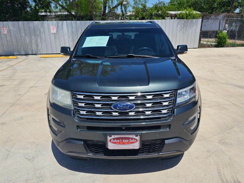 Ford Explorer Vehicle Image 10