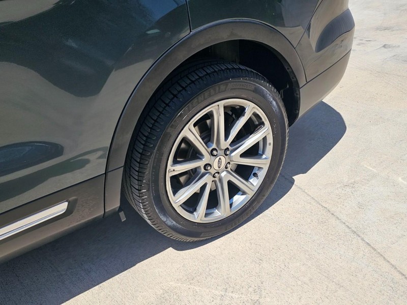 Ford Explorer Vehicle Image 11