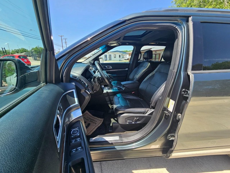 Ford Explorer Vehicle Image 12