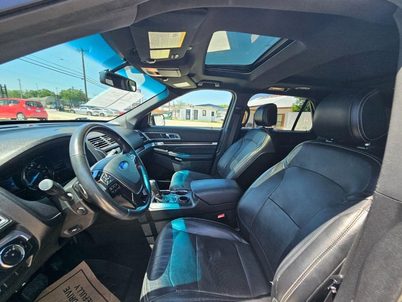 Ford Explorer Vehicle Image 13
