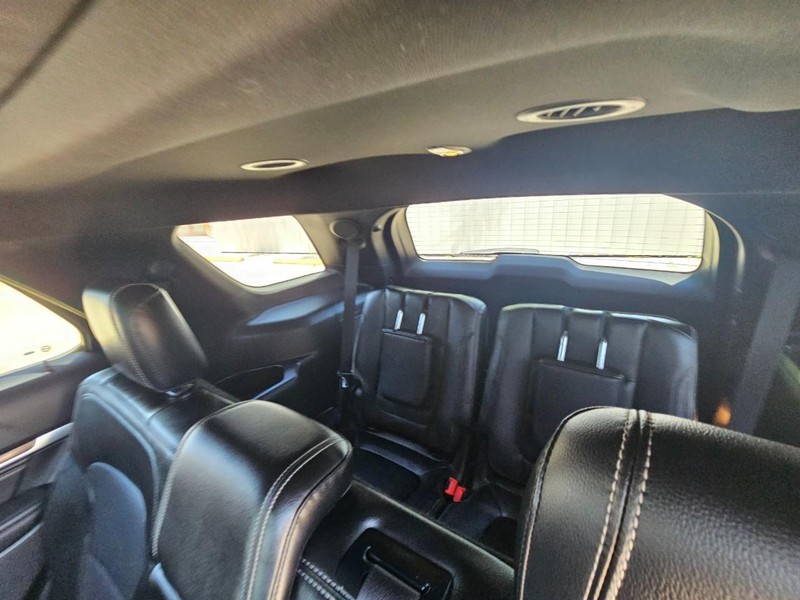 Ford Explorer Vehicle Image 16