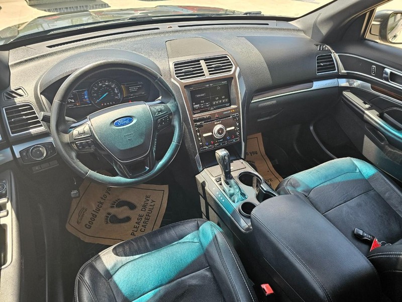 Ford Explorer Vehicle Image 18