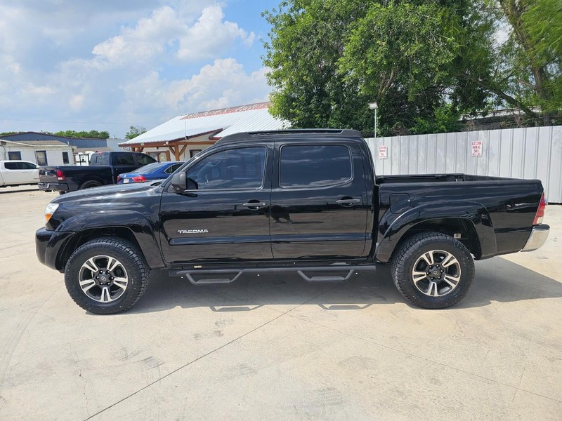 Toyota Tacoma Vehicle Image 02