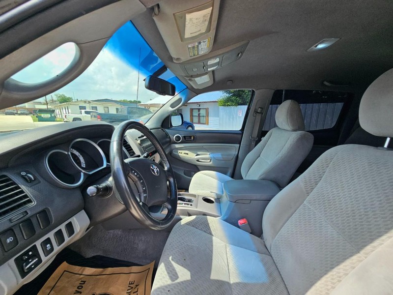 Toyota Tacoma Vehicle Image 12
