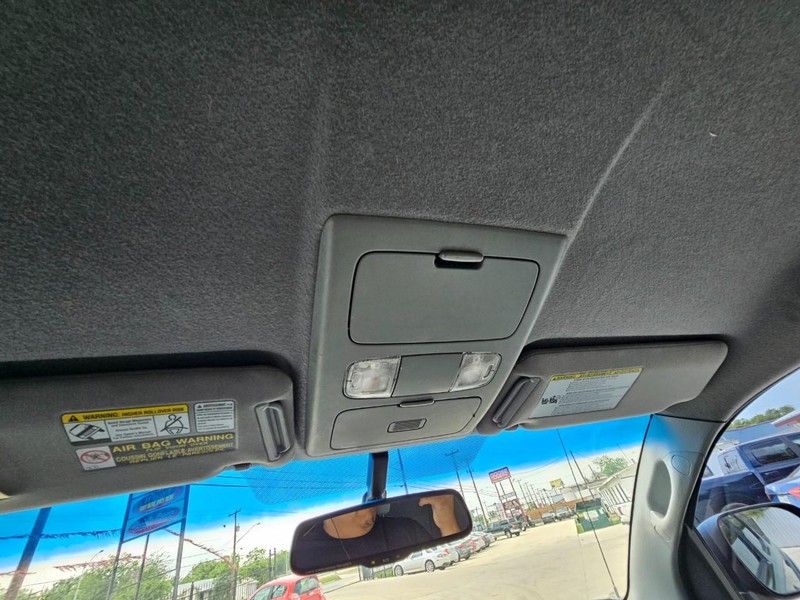 Toyota Tacoma Vehicle Image 15