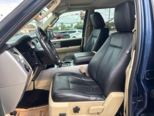Ford Expedition EL Vehicle Image 11