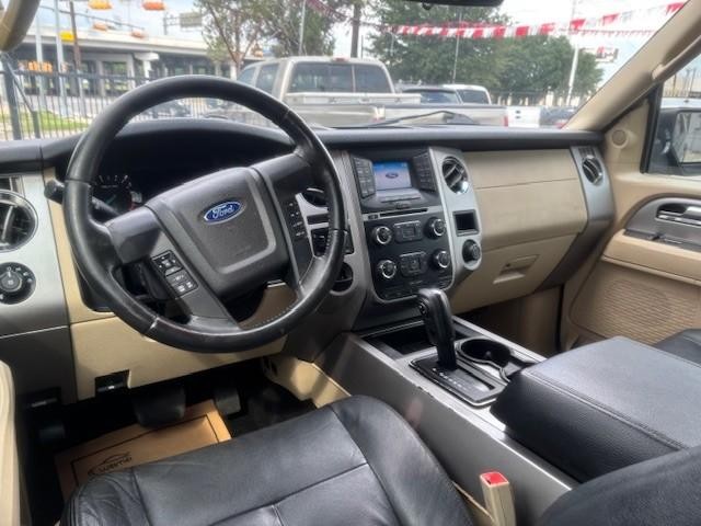 Ford Expedition EL Vehicle Image 12
