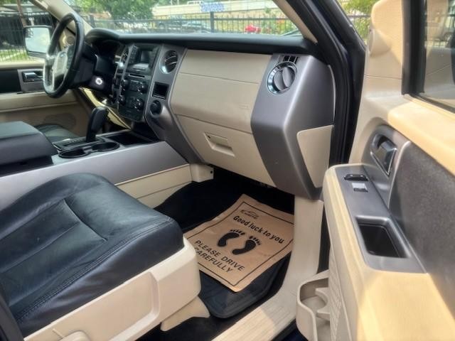 Ford Expedition EL Vehicle Image 20