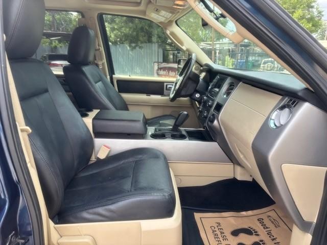 Ford Expedition EL Vehicle Image 21