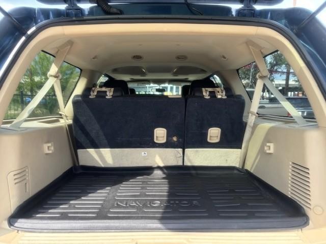 Ford Expedition EL Vehicle Image 22