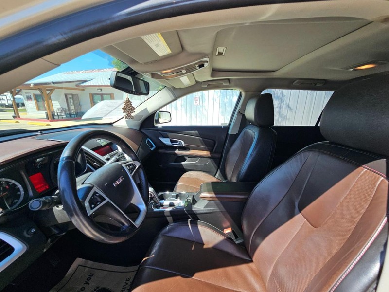 GMC Terrain Vehicle Image 12