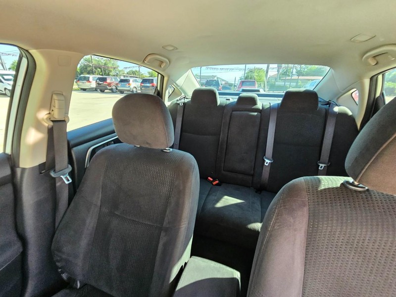 Nissan Altima Vehicle Image 15