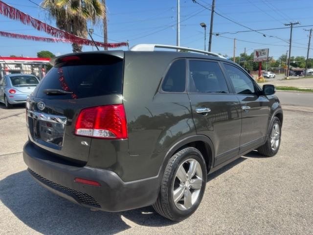 Kia Sorento Vehicle Image 05