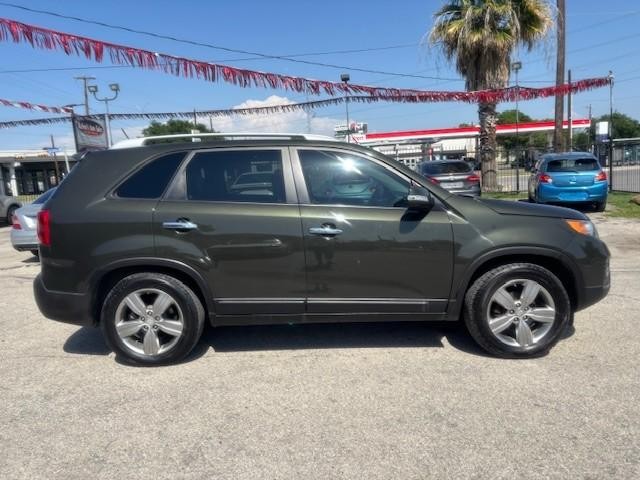 Kia Sorento Vehicle Image 06