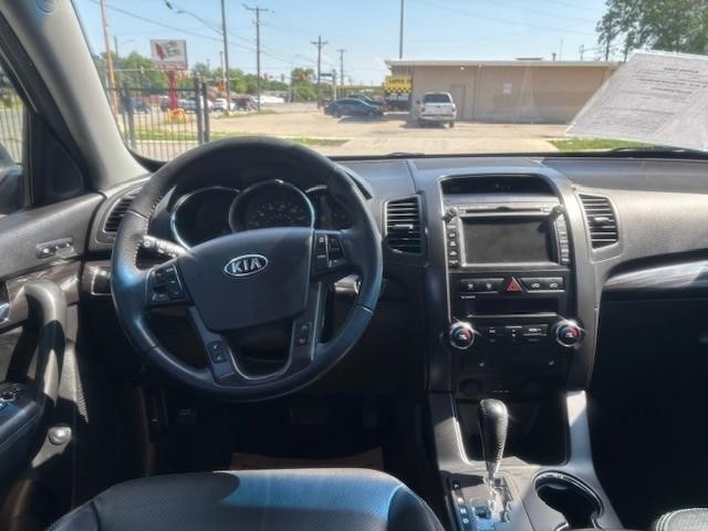 Kia Sorento Vehicle Image 12