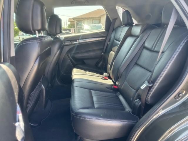 Kia Sorento Vehicle Image 14