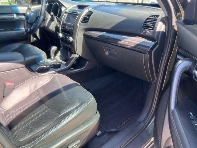 Kia Sorento Vehicle Image 17