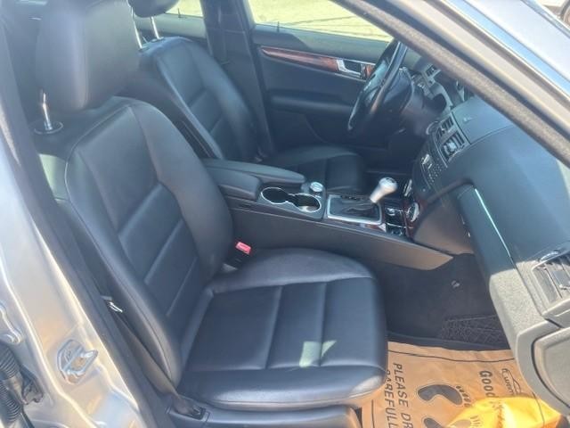 Mercedes-Benz C-Class Vehicle Image 19