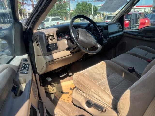Ford Super Duty F-250 Vehicle Image 10