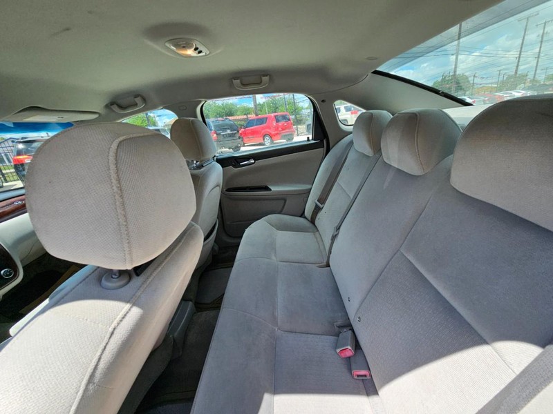 Chevrolet Impala Vehicle Image 12