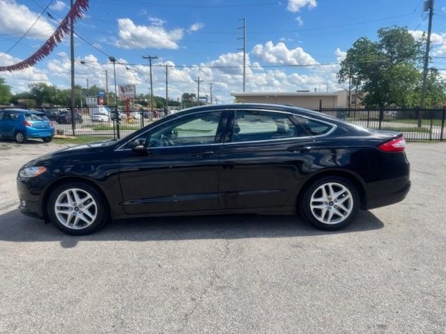 Ford Fusion Vehicle Image 02