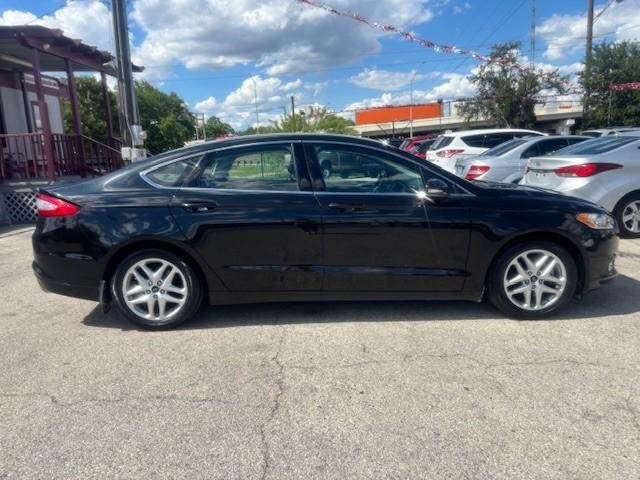 Ford Fusion Vehicle Image 06