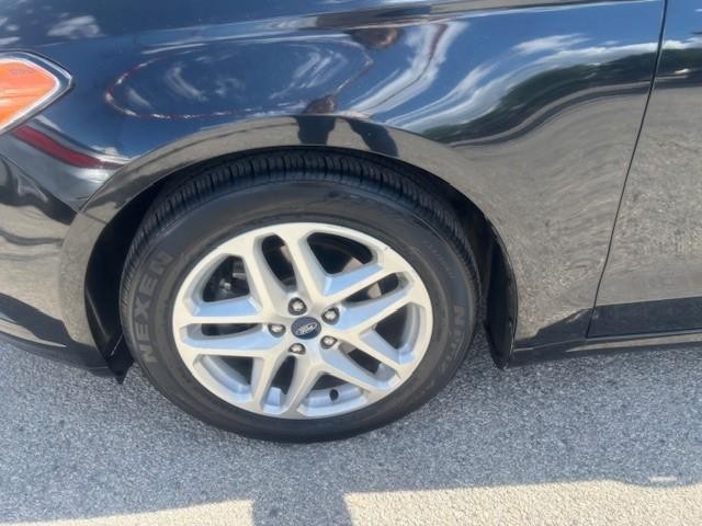 Ford Fusion Vehicle Image 09