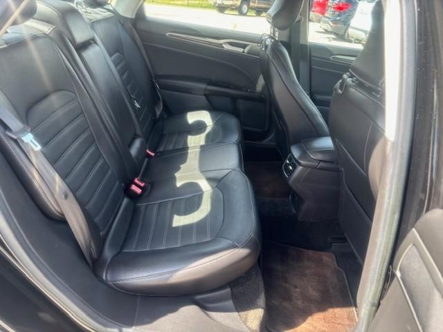 Ford Fusion Vehicle Image 16