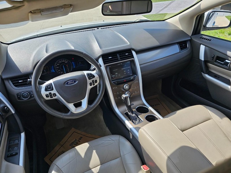 Ford Edge Vehicle Image 14