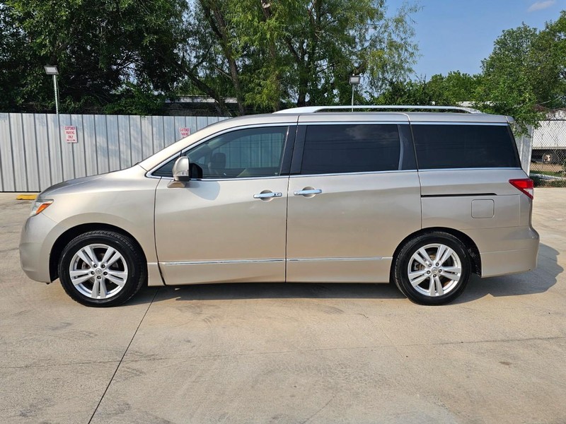 Nissan Quest Vehicle Image 02