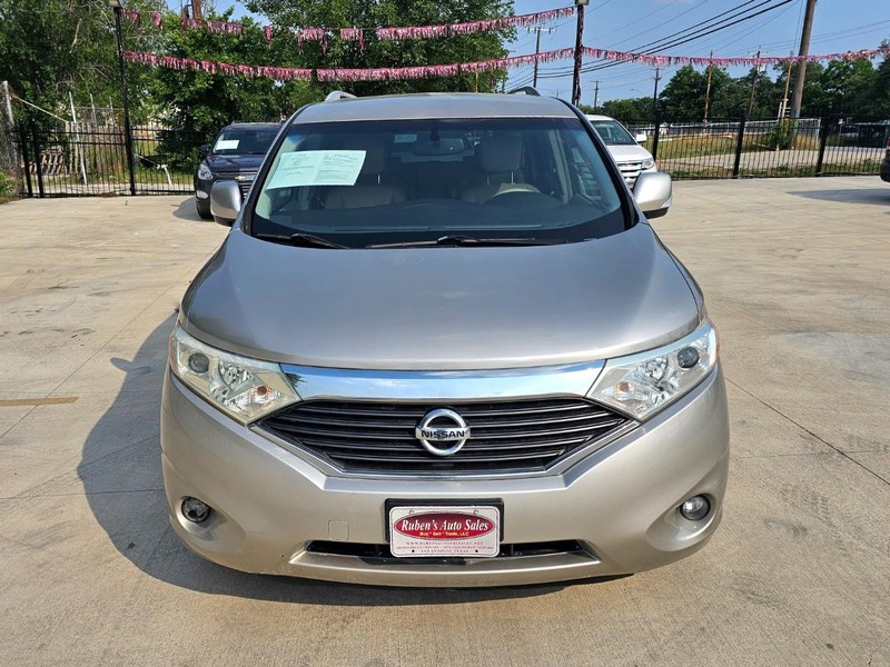 Nissan Quest Vehicle Image 10
